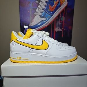 Kobe Bryant x Nike Air Force 1 Retro QS Low Lakers Home